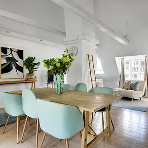 Sanders Main - Endearing Two-bedroom Duplex With A Balcony Next To Magical Nyhavn Kopenhagen