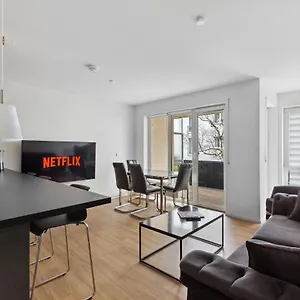 Eindrucksvolle Zwei-zimmer-wohnung Mit Balkon Und Grosser Kueche Leipzig
